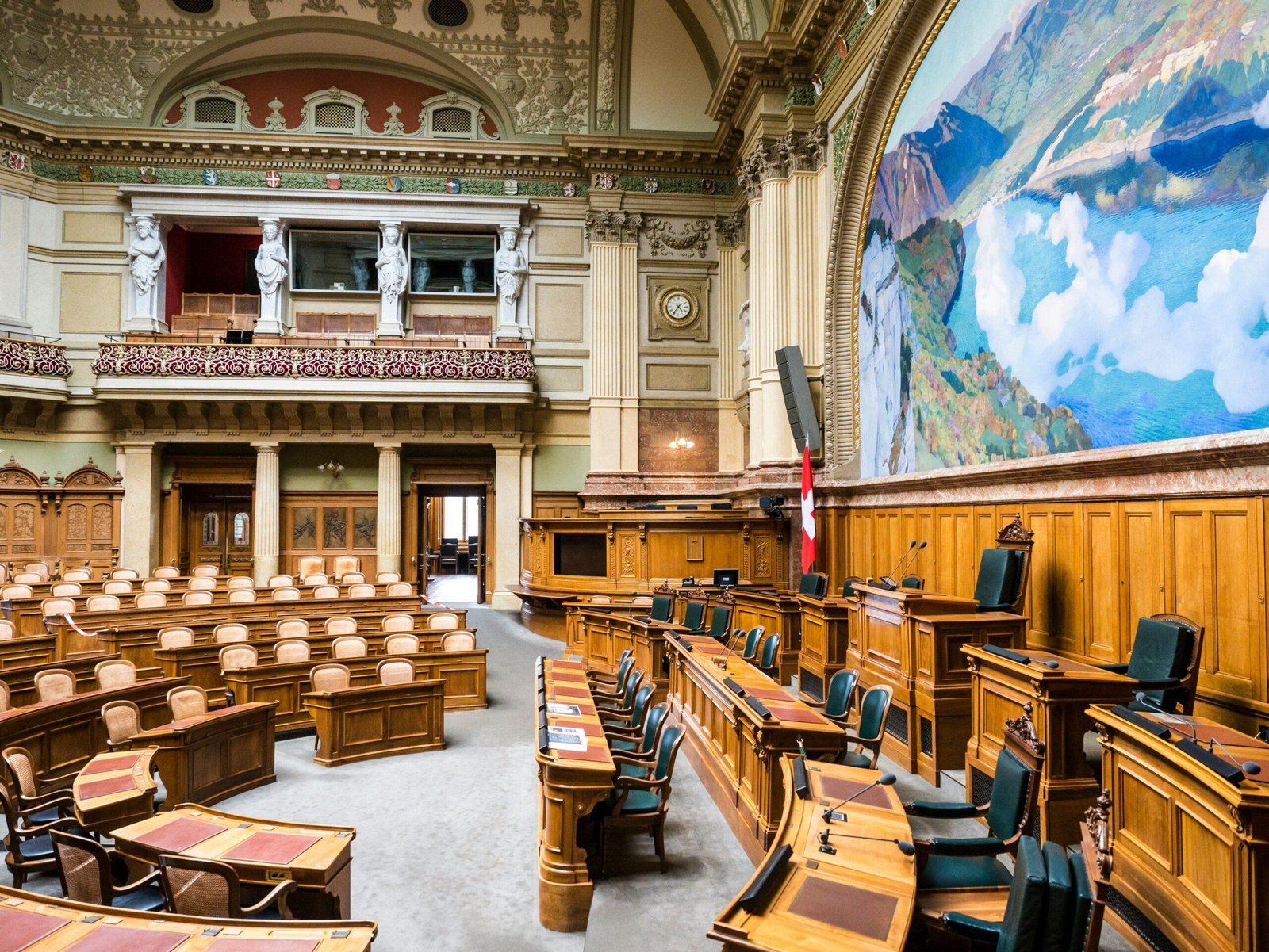Parliament Debates New Economic Reform Bill